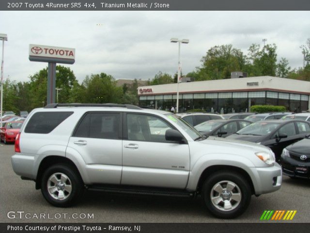 2007 Toyota 4Runner SR5 4x4 in Titanium Metallic