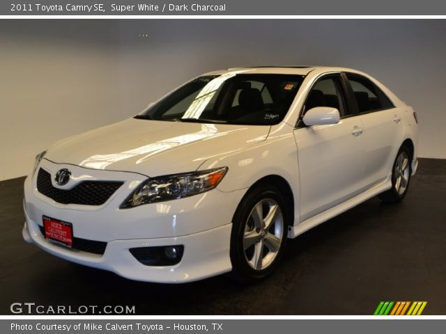 2011 Toyota Camry SE in Super White