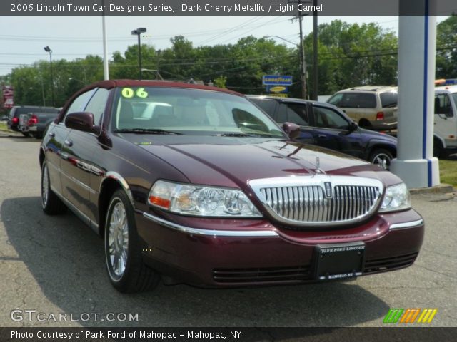 2006 Lincoln Town Car Designer Series in Dark Cherry Metallic