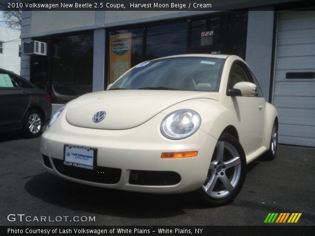 2010 Volkswagen New Beetle 2.5 Coupe in Harvest Moon Beige
