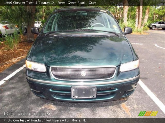 1996 Chrysler Town & Country LX in Forest Green Pearl