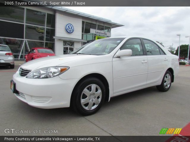 2005 Toyota Camry XLE in Super White