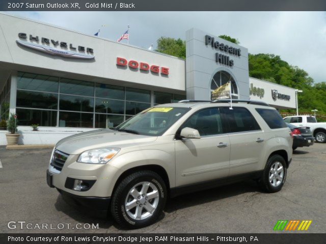 2007 Saturn Outlook XR in Gold Mist