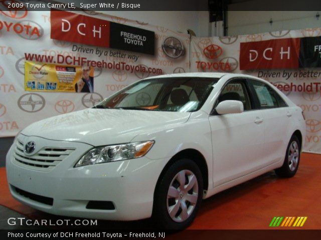 2009 Toyota Camry LE in Super White