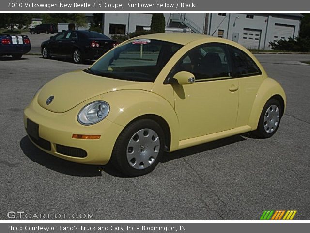 2010 Volkswagen New Beetle 2.5 Coupe in Sunflower Yellow