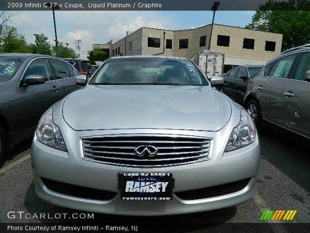 2009 Infiniti G 37 x Coupe in Liquid Platinum