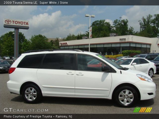 2009 Toyota Sienna LE in Super White
