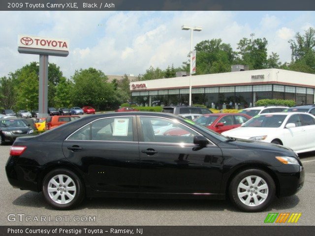 2009 Toyota Camry XLE in Black
