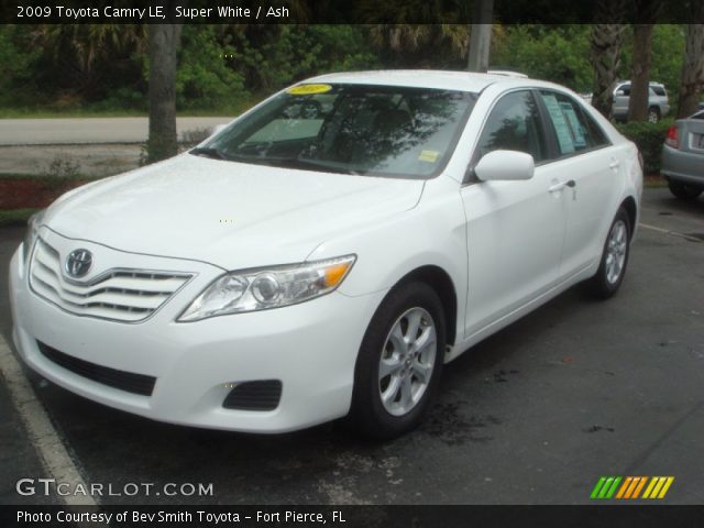 2009 Toyota Camry LE in Super White