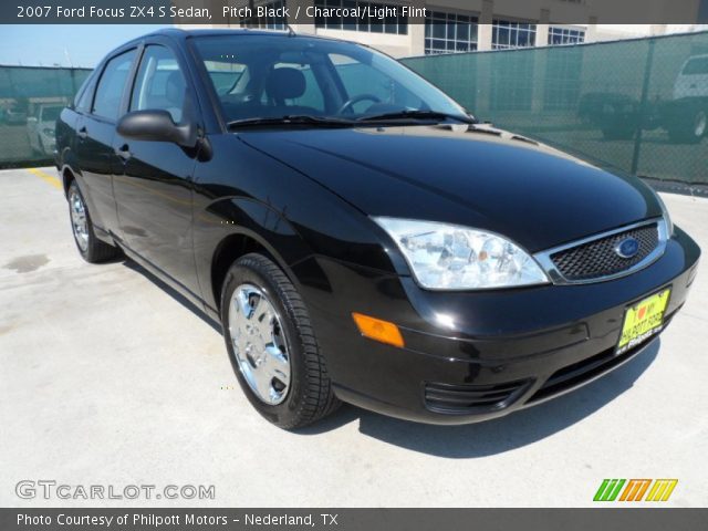 2007 Ford Focus ZX4 S Sedan in Pitch Black