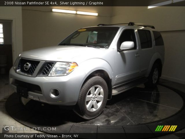 2008 Nissan Pathfinder SE 4x4 in Silver Lightning