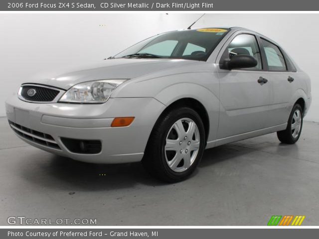 2006 Ford Focus ZX4 S Sedan in CD Silver Metallic