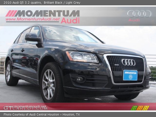 2010 Audi Q5 3.2 quattro in Brilliant Black