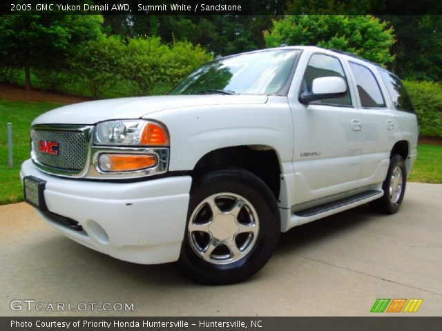 2005 GMC Yukon Denali AWD in Summit White