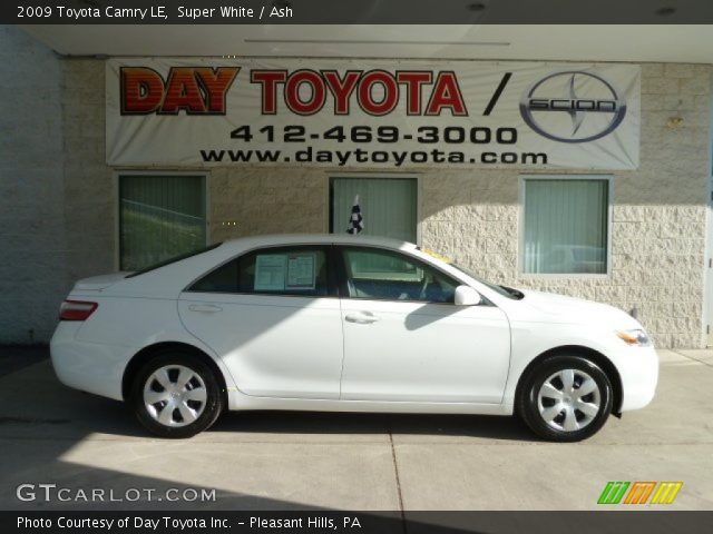 2009 Toyota Camry LE in Super White