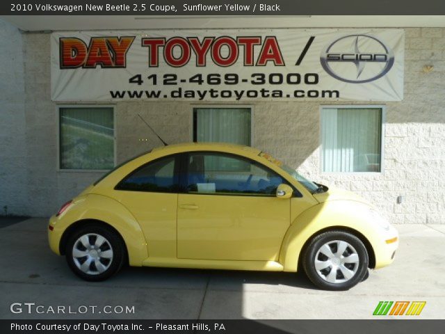 2010 Volkswagen New Beetle 2.5 Coupe in Sunflower Yellow
