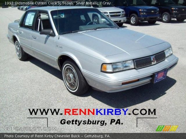 1993 Oldsmobile Cutlass Ciera SL Sedan in Silver Metallic