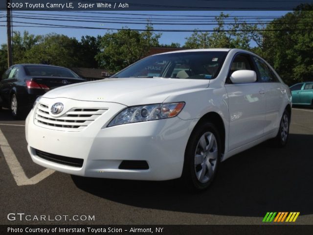 2009 Toyota Camry LE in Super White