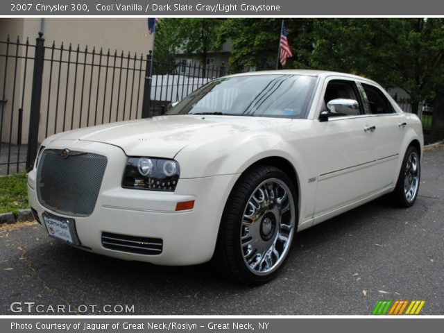 2007 Chrysler 300  in Cool Vanilla