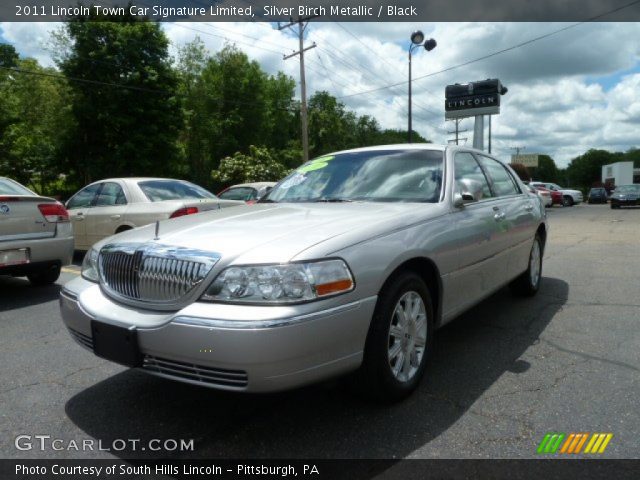 2011 Lincoln Town Car Signature Limited in Silver Birch Metallic