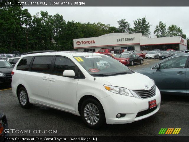2011 Toyota Sienna XLE in Super White