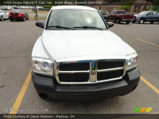 2006 Dodge Dakota ST Club Cab in Bright White