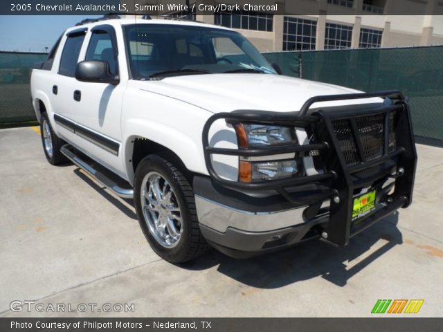 2005 Chevrolet Avalanche LS in Summit White