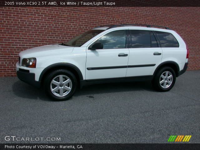 2005 Volvo XC90 2.5T AWD in Ice White