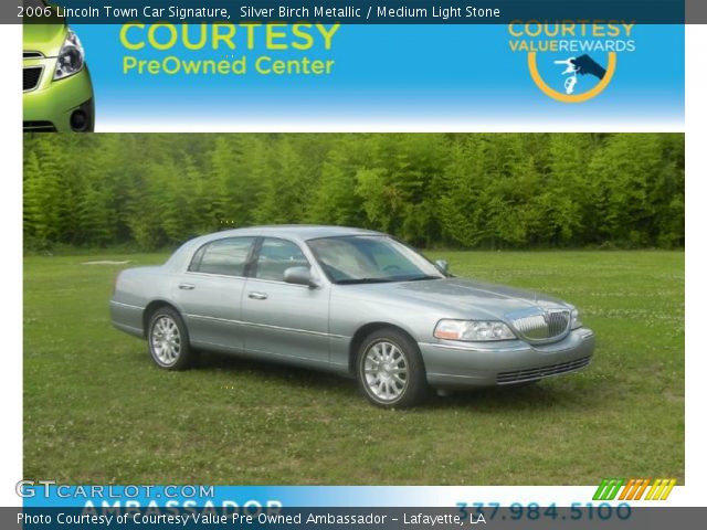 2006 Lincoln Town Car Signature in Silver Birch Metallic