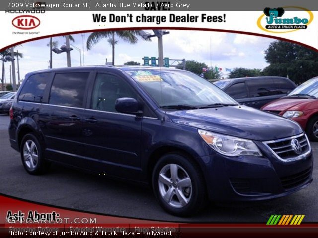 2009 Volkswagen Routan SE in Atlantis Blue Metallic