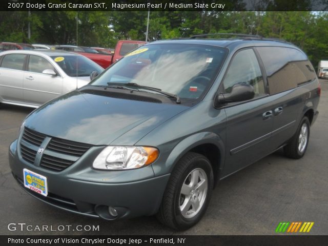 2007 Dodge Grand Caravan SXT in Magnesium Pearl