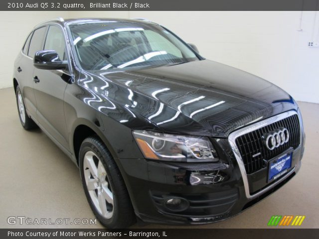 2010 Audi Q5 3.2 quattro in Brilliant Black