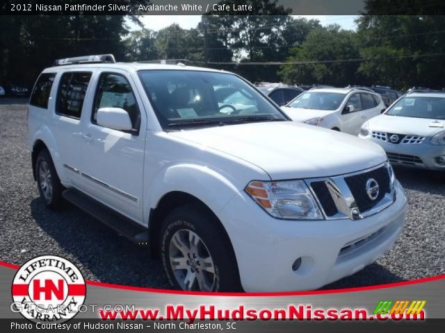 2012 Nissan Pathfinder Silver in Avalanche White
