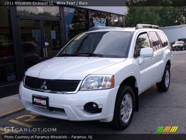 2011 Mitsubishi Endeavor LS in White Pearl