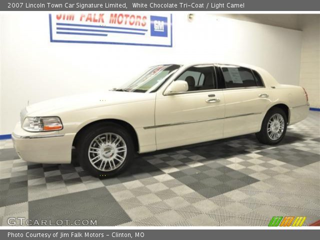 2007 Lincoln Town Car Signature Limited in White Chocolate Tri-Coat