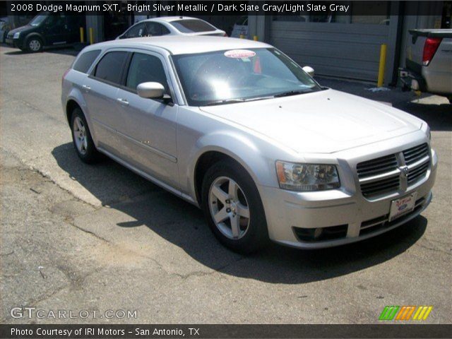 2008 Dodge Magnum SXT in Bright Silver Metallic