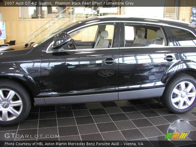 2007 Audi Q7 4.2 quattro in Phantom Black Pearl Effect