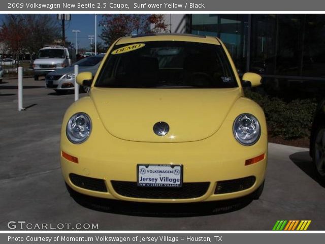 2009 Volkswagen New Beetle 2.5 Coupe in Sunflower Yellow