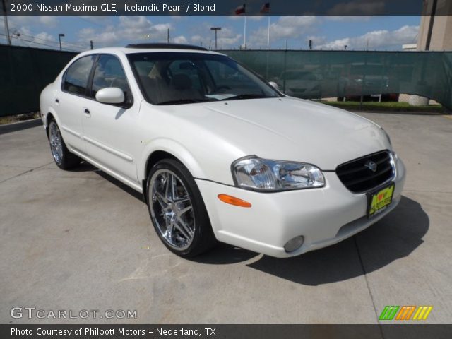 2000 Nissan Maxima GLE in Icelandic Pearl