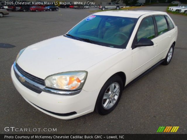 2005 Chevrolet Malibu Maxx LS Wagon in White