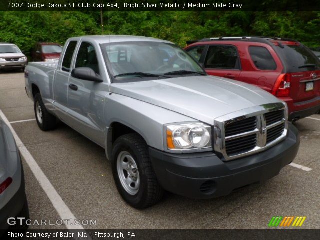 2007 Dodge Dakota ST Club Cab 4x4 in Bright Silver Metallic