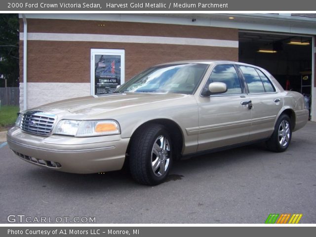 2000 Ford Crown Victoria Sedan in Harvest Gold Metallic