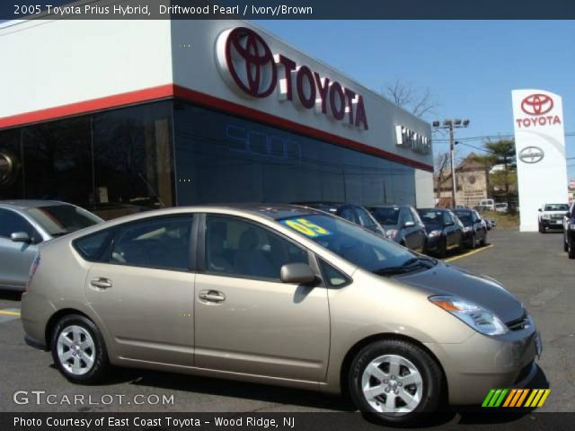 2005 Toyota Prius Hybrid in Driftwood Pearl