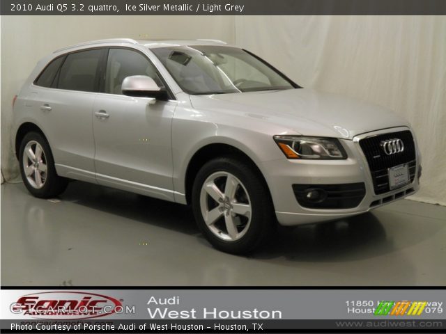 2010 Audi Q5 3.2 quattro in Ice Silver Metallic
