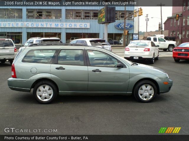 2006 Ford Focus ZXW SE Wagon in Light Tundra Metallic