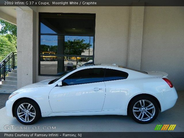 2009 Infiniti G 37 x Coupe in Moonlight White