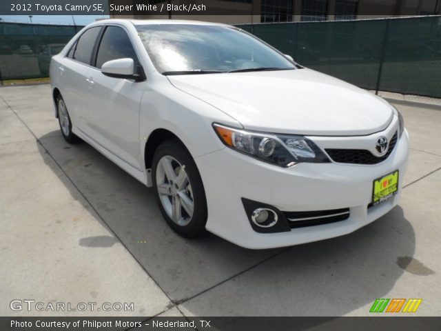 2012 Toyota Camry SE in Super White