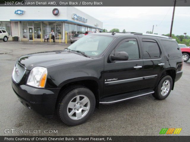 2007 GMC Yukon Denali AWD in Onyx Black