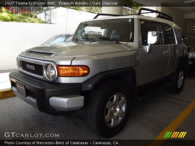 2007 Toyota FJ Cruiser 4WD in Titanium Metallic