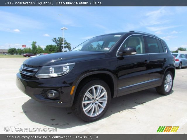 2012 Volkswagen Tiguan SE in Deep Black Metallic